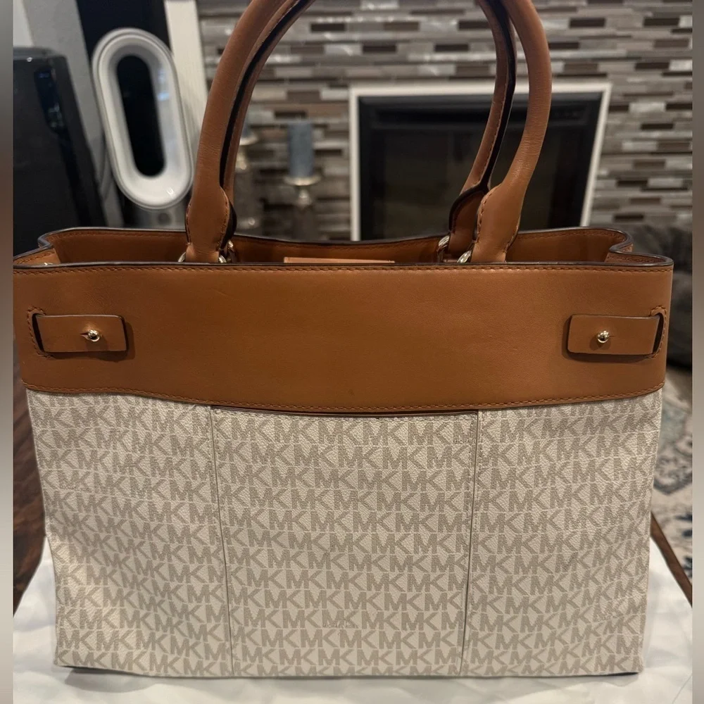 Michael Kors Large Gramercy Satchel (EUC)